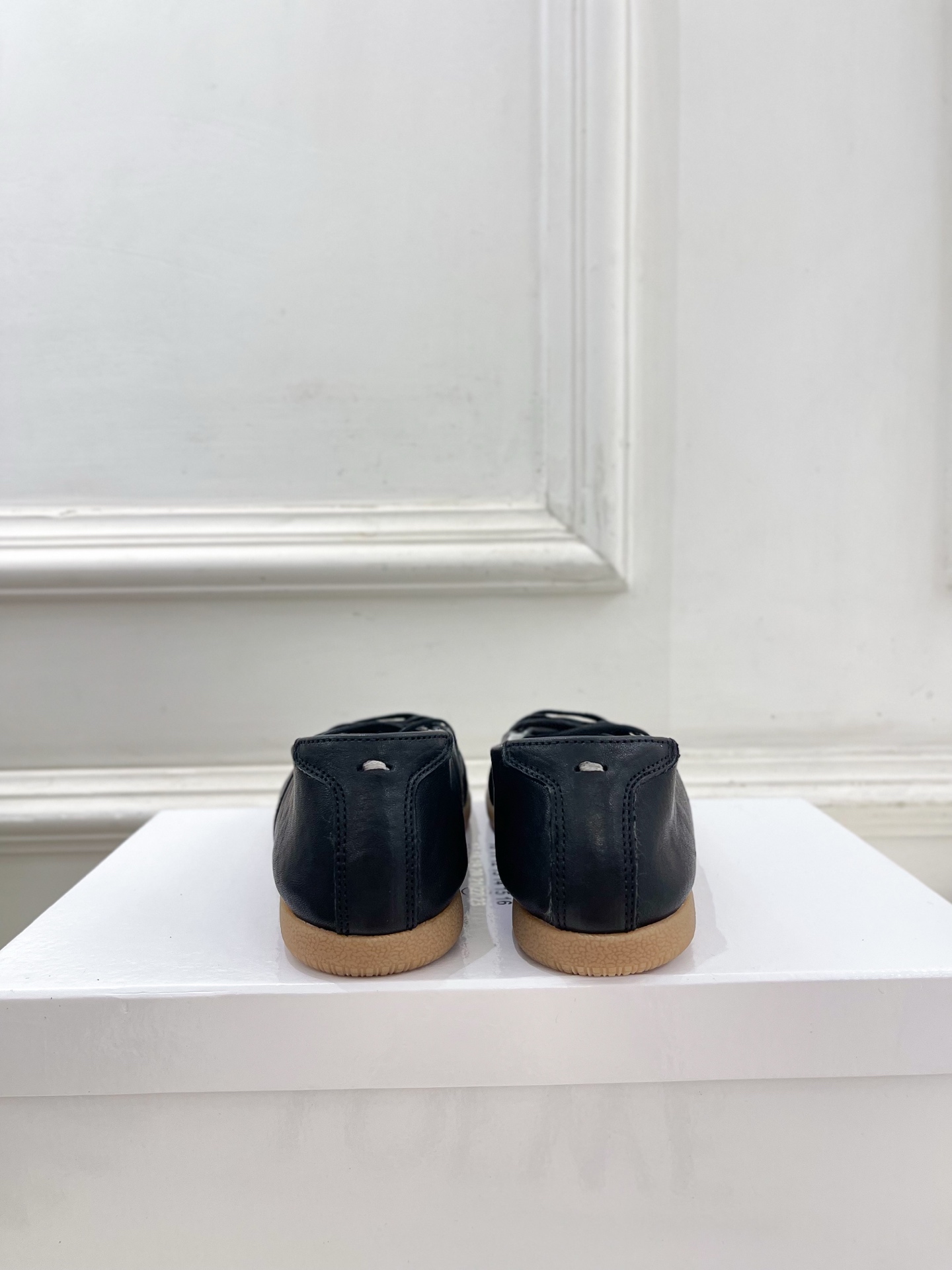 Maison Margiela· 马吉拉26𝐬𝐬 2026春夏新品MM6 拼色绑带芭蕾德训鞋—————— Maison Margiela· 马吉拉26𝐬𝐬 2026春夏新品MM6 拼色绑带芭蕾德训鞋——————
