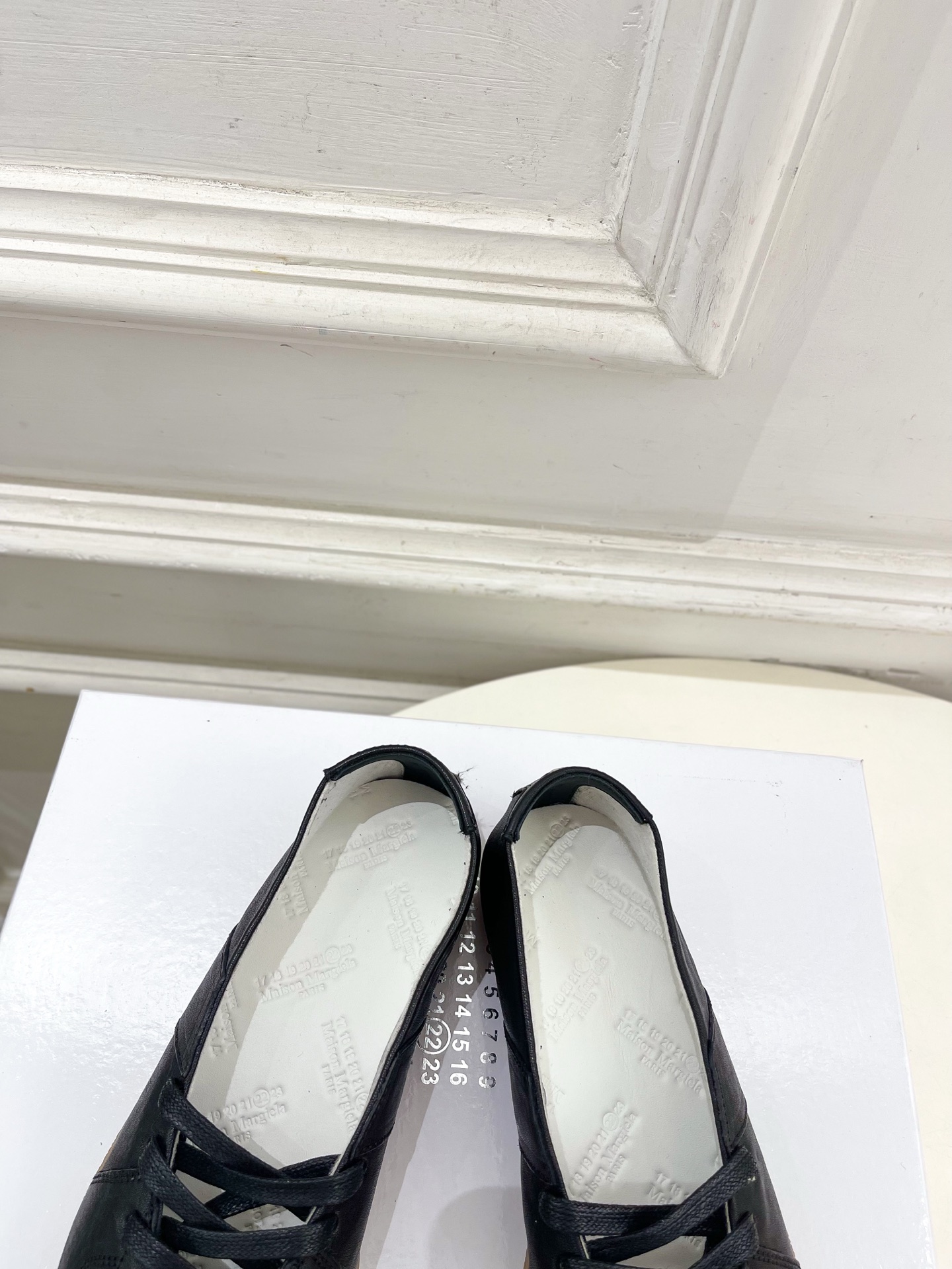 Maison Margiela· 马吉拉26𝐬𝐬 2026春夏新品MM6 拼色绑带芭蕾德训鞋—————— Maison Margiela· 马吉拉26𝐬𝐬 2026春夏新品MM6 拼色绑带芭蕾德训鞋——————