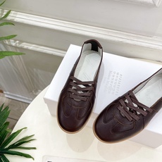 Maison Margiela· 马吉拉26𝐬𝐬 2026春夏新品MM6 拼色绑带芭蕾德训鞋—————— Maison Margiela· 马吉拉26𝐬𝐬 2026春夏新品MM6 拼色绑带芭蕾德训鞋——————