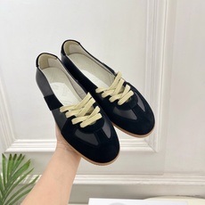 Maison Margiela· 马吉拉26𝐬𝐬 2026春夏新品MM6 拼色绑带芭蕾德训鞋—————— Maison Margiela· 马吉拉26𝐬𝐬 2026春夏新品MM6 拼色绑带芭蕾德训鞋——————