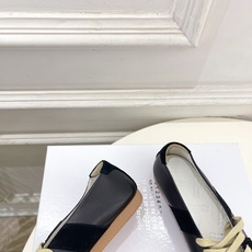 Maison Margiela· 马吉拉26𝐬𝐬 2026春夏新品MM6 拼色绑带芭蕾德训鞋—————— Maison Margiela· 马吉拉26𝐬𝐬 2026春夏新品MM6 拼色绑带芭蕾德训鞋——————