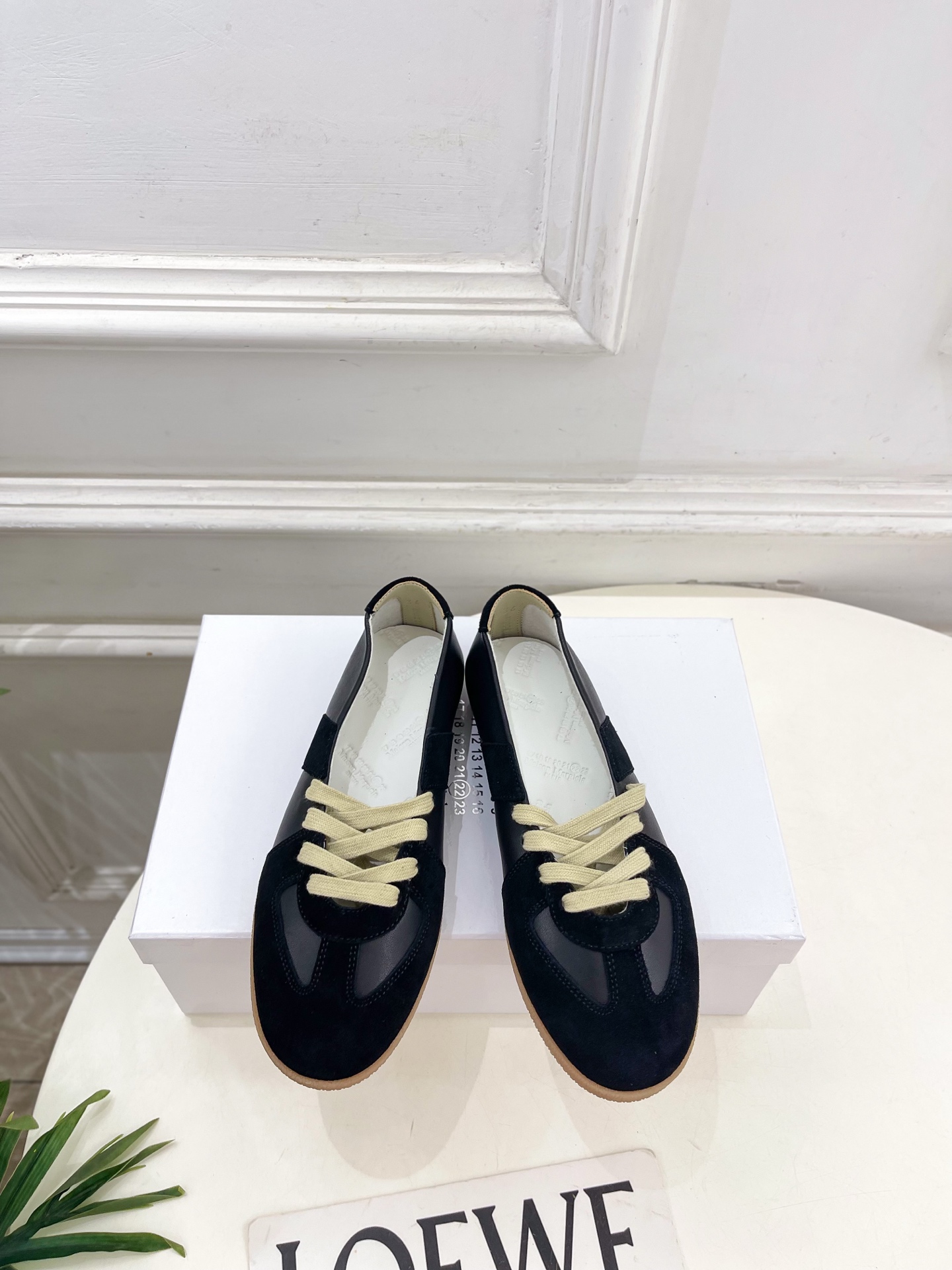 Maison Margiela· 马吉拉26𝐬𝐬 2026春夏新品MM6 拼色绑带芭蕾德训鞋——————