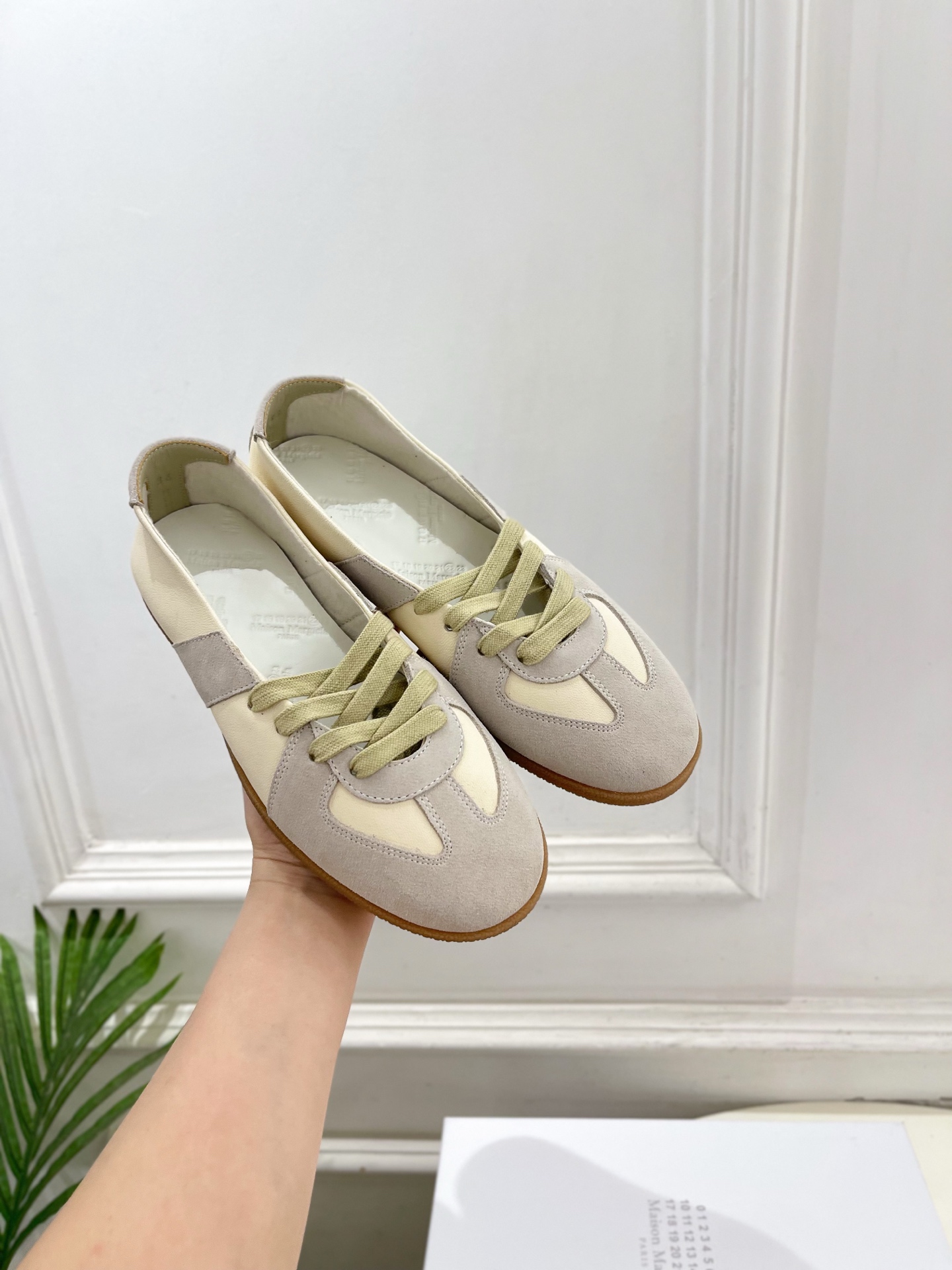 Maison Margiela· 马吉拉26𝐬𝐬 2026春夏新品MM6 拼色绑带芭蕾德训鞋—————— Maison Margiela· 马吉拉26𝐬𝐬 2026春夏新品MM6 拼色绑带芭蕾德训鞋——————