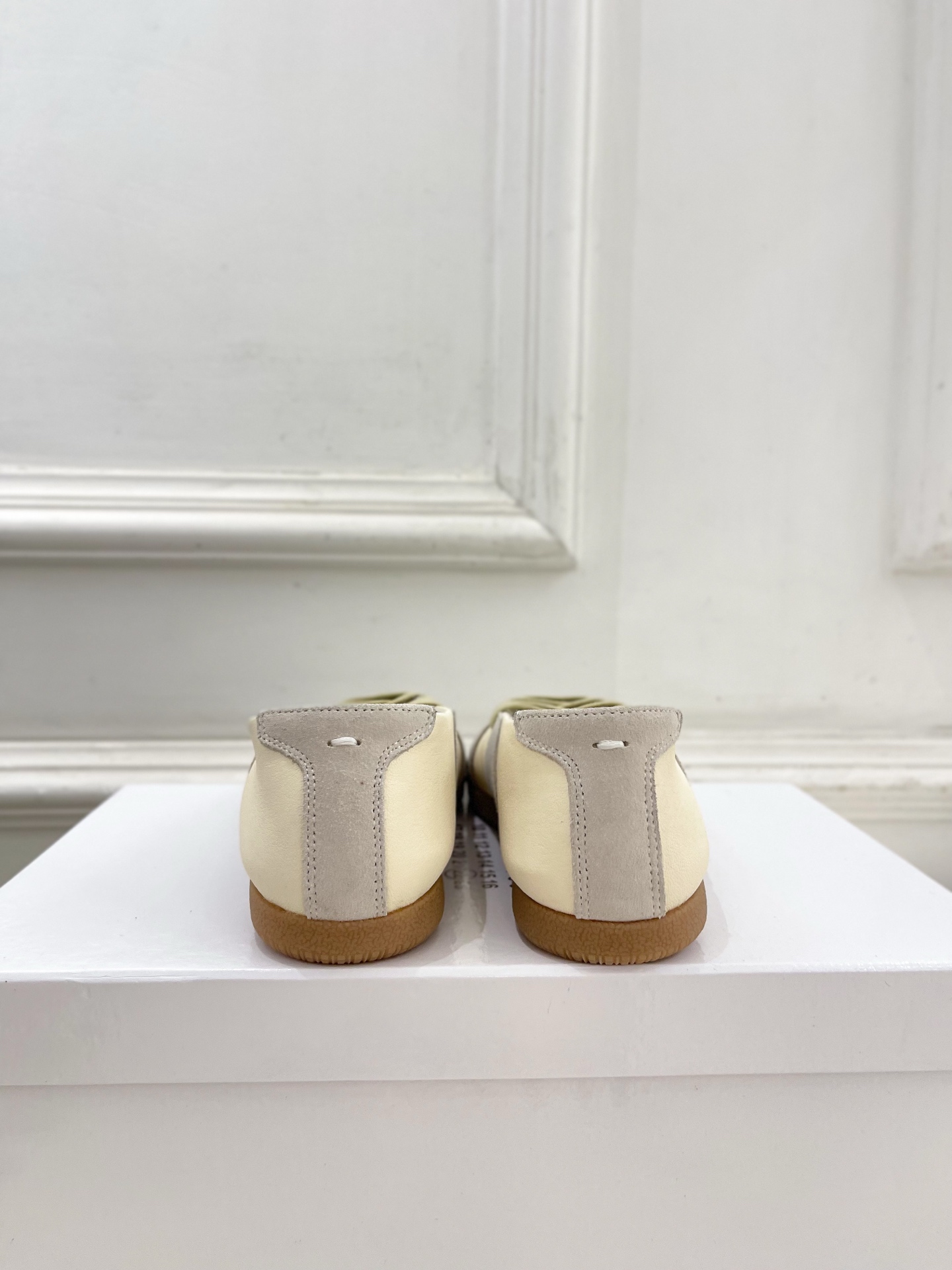 Maison Margiela· 马吉拉26𝐬𝐬 2026春夏新品MM6 拼色绑带芭蕾德训鞋—————— Maison Margiela· 马吉拉26𝐬𝐬 2026春夏新品MM6 拼色绑带芭蕾德训鞋——————