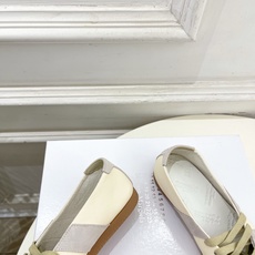 Maison Margiela· 马吉拉26𝐬𝐬 2026春夏新品MM6 拼色绑带芭蕾德训鞋—————— Maison Margiela· 马吉拉26𝐬𝐬 2026春夏新品MM6 拼色绑带芭蕾德训鞋——————