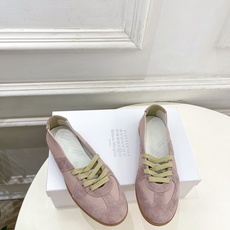Maison Margiela· 马吉拉26𝐬𝐬 2026春夏新品MM6 拼色绑带芭蕾德训鞋—————— Maison Margiela· 马吉拉26𝐬𝐬 2026春夏新品MM6 拼色绑带芭蕾德训鞋——————