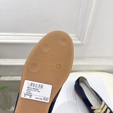 Maison Margiela· 马吉拉26𝐬𝐬 2026春夏新品MM6 拼色绑带芭蕾德训鞋—————— Maison Margiela· 马吉拉26𝐬𝐬 2026春夏新品MM6 拼色绑带芭蕾德训鞋——————
