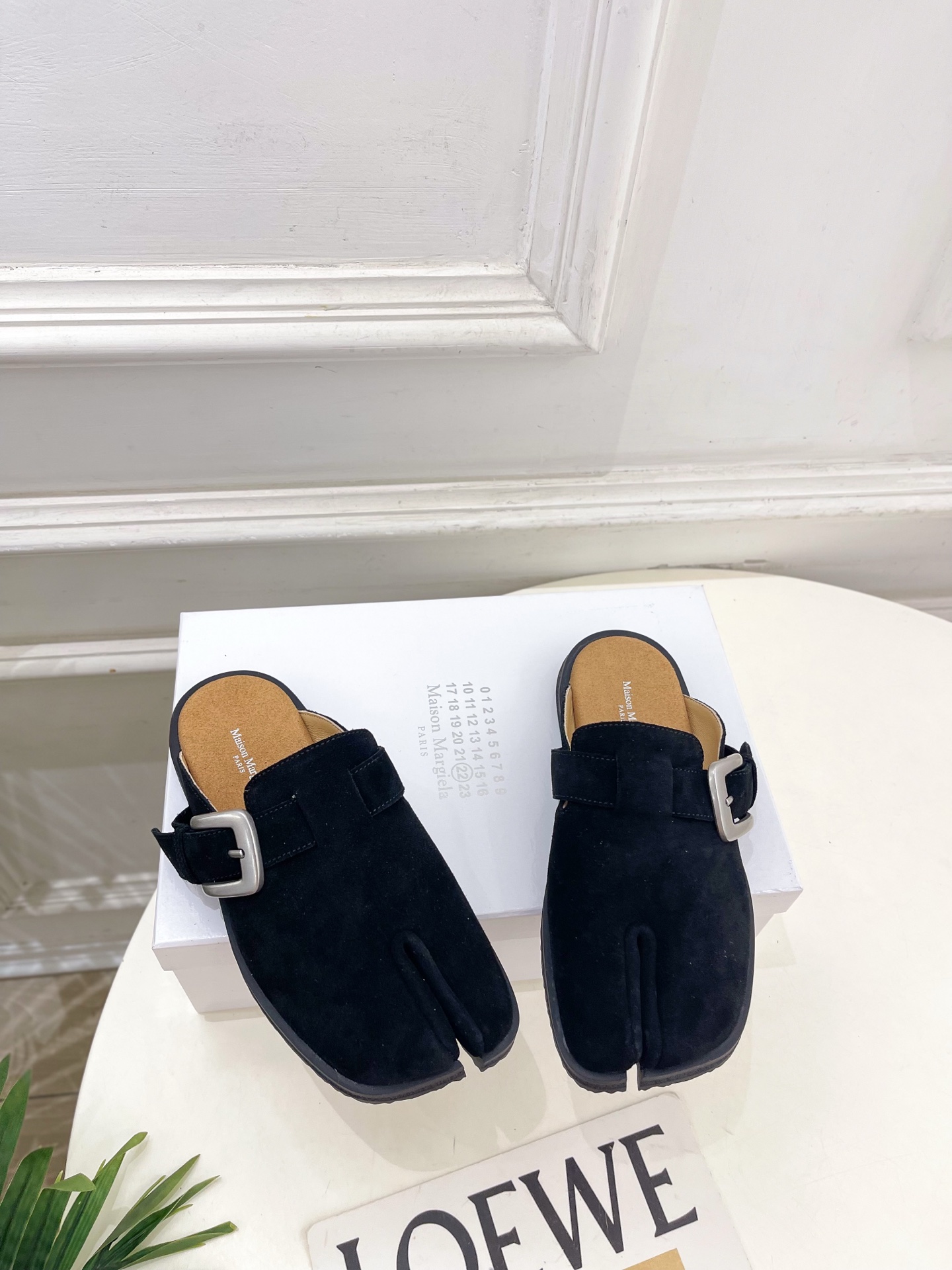 Maison Margiela· 马吉拉26𝐬𝐬 2026春夏新品MM6 金属皮带扣分趾半拖勃肯鞋——— Maison Margiela· 马吉拉26𝐬𝐬 2026春夏新品MM6 金属皮带扣分趾半拖勃肯鞋———