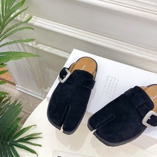 Maison Margiela· 马吉拉26𝐬𝐬 2026春夏新品MM6 金属皮带扣分趾半拖勃肯鞋——— Maison Margiela· 马吉拉26𝐬𝐬 2026春夏新品MM6 金属皮带扣分趾半拖勃肯鞋———