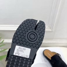 Maison Margiela· 马吉拉26𝐬𝐬 2026春夏新品MM6 金属皮带扣分趾半拖勃肯鞋——— Maison Margiela· 马吉拉26𝐬𝐬 2026春夏新品MM6 金属皮带扣分趾半拖勃肯鞋———