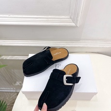Maison Margiela· 马吉拉26𝐬𝐬 2026春夏新品MM6 金属皮带扣分趾半拖勃肯鞋——— Maison Margiela· 马吉拉26𝐬𝐬 2026春夏新品MM6 金属皮带扣分趾半拖勃肯鞋———