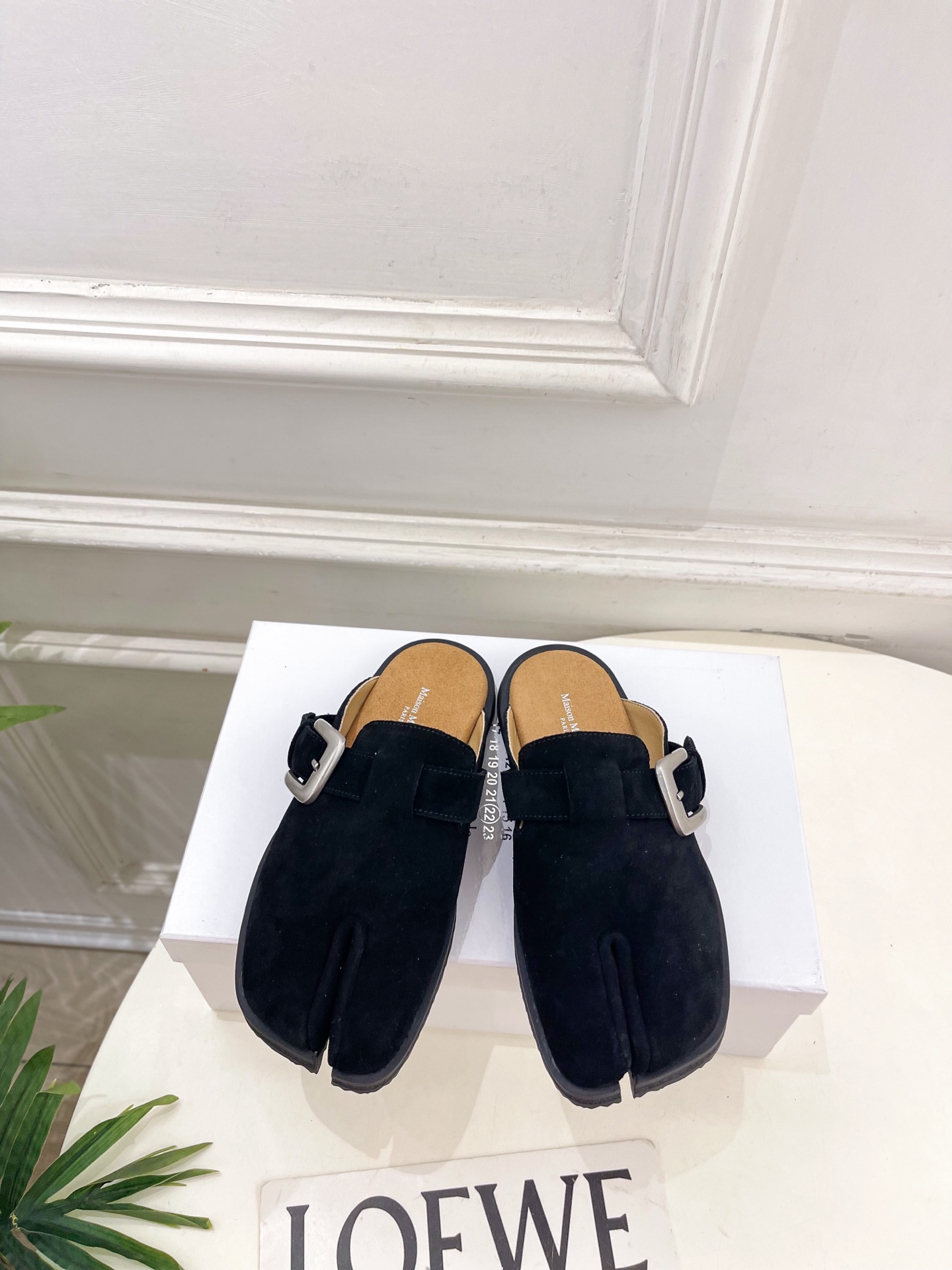 Maison Margiela· 马吉拉26𝐬𝐬 2026春夏新品MM6 金属皮带扣分趾半拖勃肯鞋———