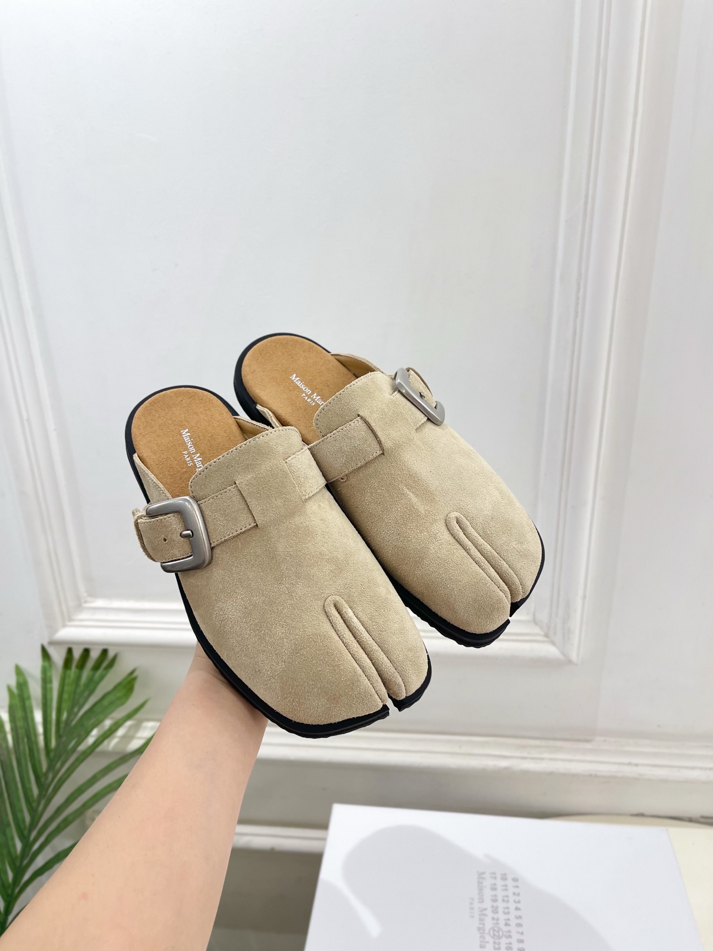 Maison Margiela· 马吉拉26𝐬𝐬 2026春夏新品MM6 金属皮带扣分趾半拖勃肯鞋———