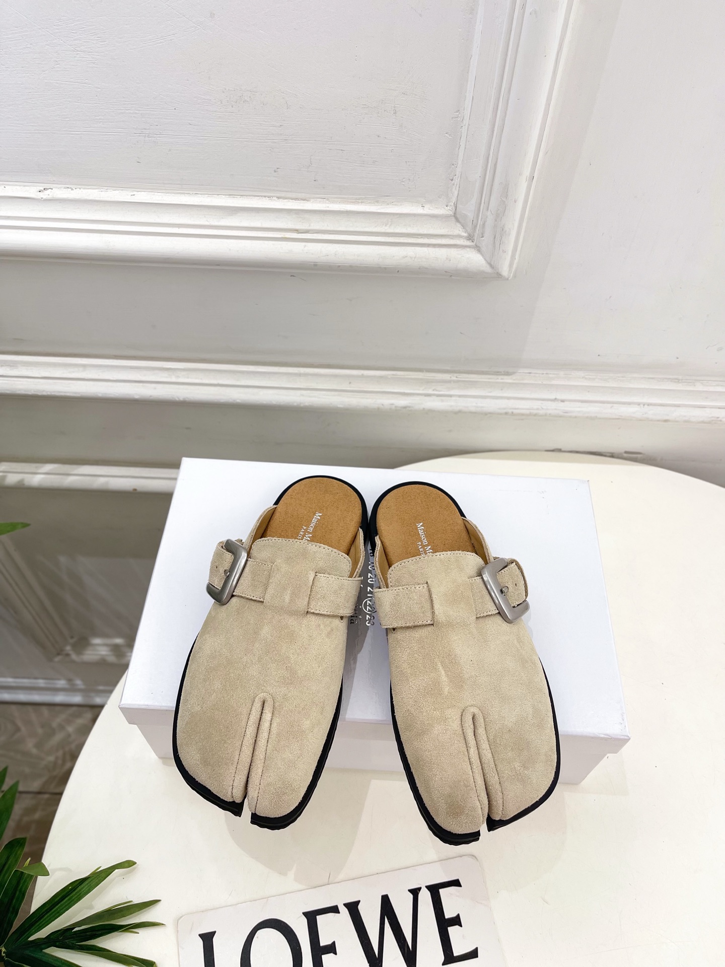 Maison Margiela· 马吉拉26𝐬𝐬 2026春夏新品MM6 金属皮带扣分趾半拖勃肯鞋———