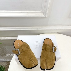 Maison Margiela· 马吉拉26𝐬𝐬 2026春夏新品MM6 金属皮带扣分趾半拖勃肯鞋——— Maison Margiela· 马吉拉26𝐬𝐬 2026春夏新品MM6 金属皮带扣分趾半拖勃肯鞋———