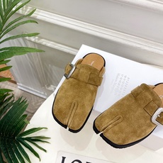 Maison Margiela· 马吉拉26𝐬𝐬 2026春夏新品MM6 金属皮带扣分趾半拖勃肯鞋——— Maison Margiela· 马吉拉26𝐬𝐬 2026春夏新品MM6 金属皮带扣分趾半拖勃肯鞋———