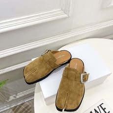 Maison Margiela· 马吉拉26𝐬𝐬 2026春夏新品MM6 金属皮带扣分趾半拖勃肯鞋——— Maison Margiela· 马吉拉26𝐬𝐬 2026春夏新品MM6 金属皮带扣分趾半拖勃肯鞋———