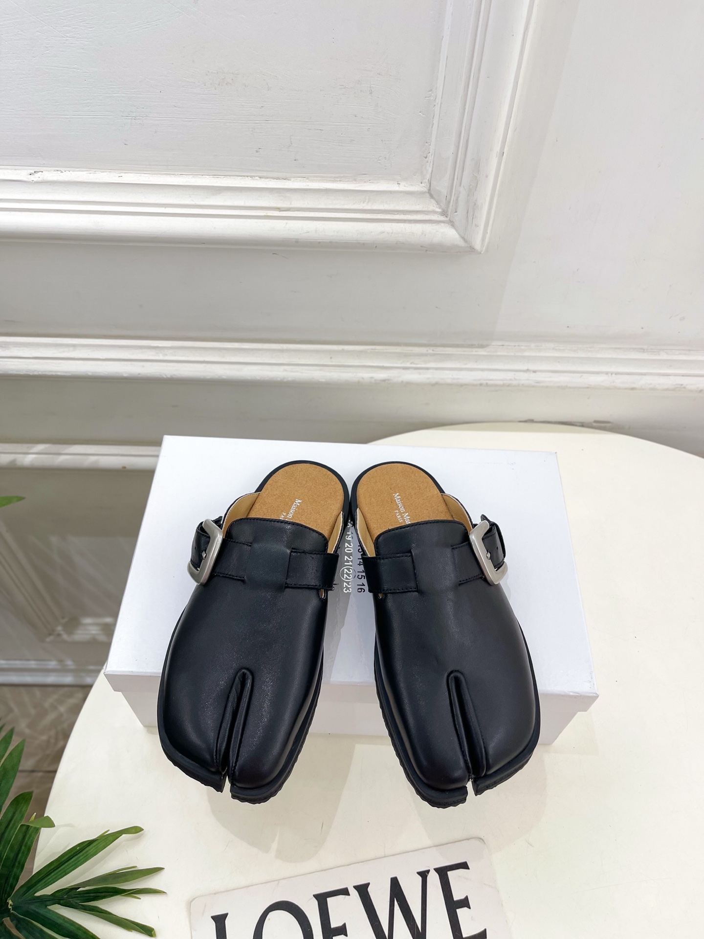 Maison Margiela· 马吉拉26𝐬𝐬 2026春夏新品MM6 金属皮带扣分趾半拖勃肯鞋———