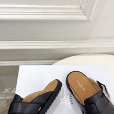 Maison Margiela· 马吉拉26𝐬𝐬 2026春夏新品MM6 金属皮带扣分趾半拖勃肯鞋——— Maison Margiela· 马吉拉26𝐬𝐬 2026春夏新品MM6 金属皮带扣分趾半拖勃肯鞋———