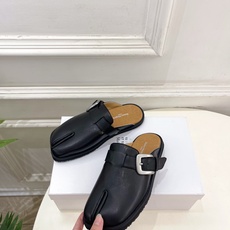 Maison Margiela· 马吉拉26𝐬𝐬 2026春夏新品MM6 金属皮带扣分趾半拖勃肯鞋——— Maison Margiela· 马吉拉26𝐬𝐬 2026春夏新品MM6 金属皮带扣分趾半拖勃肯鞋———