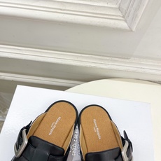 Maison Margiela· 马吉拉26𝐬𝐬 2026春夏新品MM6 金属皮带扣分趾半拖勃肯鞋——— Maison Margiela· 马吉拉26𝐬𝐬 2026春夏新品MM6 金属皮带扣分趾半拖勃肯鞋———