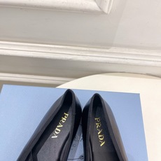 PRADA 普拉达 26𝐬𝐬 🌈2026春夏新品 专柜走秀款 三角标玛丽珍芭蕾鞋 系列〰鞋面:原版高定 PRADA 普拉达 26𝐬𝐬 🌈2026春夏新品 专柜走秀款 三角标玛丽珍芭蕾鞋 系列〰鞋面:原版高定
