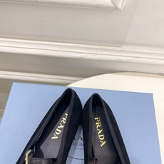 PRADA 普拉达 26𝐬𝐬 🌈2026春夏新品 专柜走秀款 三角标玛丽珍芭蕾鞋 系列〰鞋面:原版高定 PRADA 普拉达 26𝐬𝐬 🌈2026春夏新品 专柜走秀款 三角标玛丽珍芭蕾鞋 系列〰鞋面:原版高定