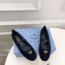 PRADA 普拉达 26𝐬𝐬 🌈2026春夏新品 专柜走秀款 三角标玛丽珍芭蕾鞋 系列〰鞋面:原版高定 PRADA 普拉达 26𝐬𝐬 🌈2026春夏新品 专柜走秀款 三角标玛丽珍芭蕾鞋 系列〰鞋面:原版高定
