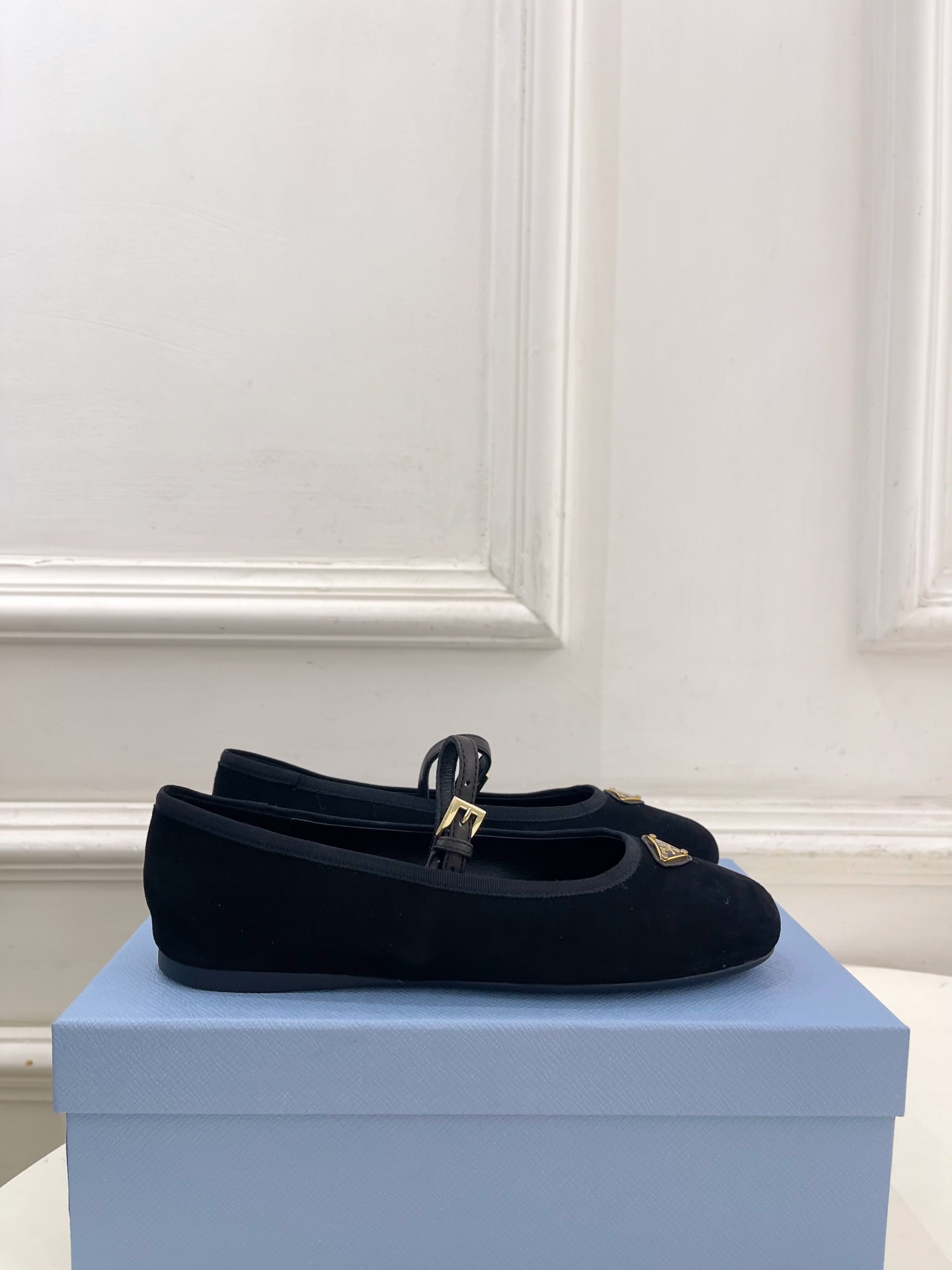 PRADA 普拉达 26𝐬𝐬 🌈2026春夏新品 专柜走秀款 三角标玛丽珍芭蕾鞋 系列〰鞋面:原版高定 PRADA 普拉达 26𝐬𝐬 🌈2026春夏新品 专柜走秀款 三角标玛丽珍芭蕾鞋 系列〰鞋面:原版高定