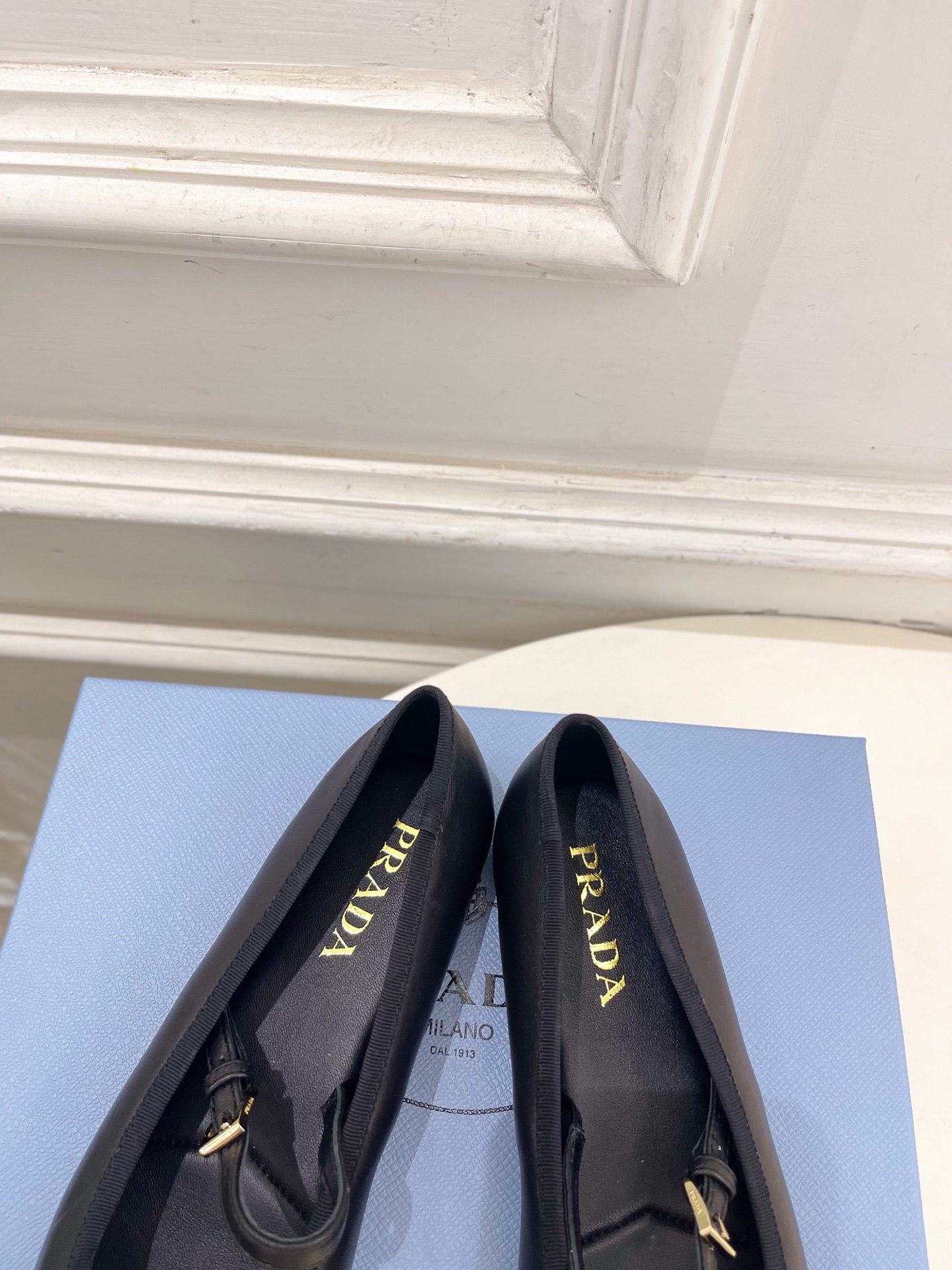 PRADA 普拉达  26𝐬𝐬 🌈2026春夏新品 专柜走秀款 三角标玛丽珍芭蕾鞋 系列〰鞋面：原版高定