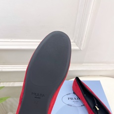 PRADA 普拉达 26𝐬𝐬 🌈2026春夏新品 专柜走秀款 三角标玛丽珍芭蕾鞋 系列〰鞋面:原版高定 PRADA 普拉达 26𝐬𝐬 🌈2026春夏新品 专柜走秀款 三角标玛丽珍芭蕾鞋 系列〰鞋面:原版高定