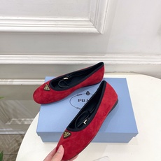 PRADA 普拉达 26𝐬𝐬 🌈2026春夏新品 专柜走秀款 三角标玛丽珍芭蕾鞋 系列〰鞋面:原版高定 PRADA 普拉达 26𝐬𝐬 🌈2026春夏新品 专柜走秀款 三角标玛丽珍芭蕾鞋 系列〰鞋面:原版高定
