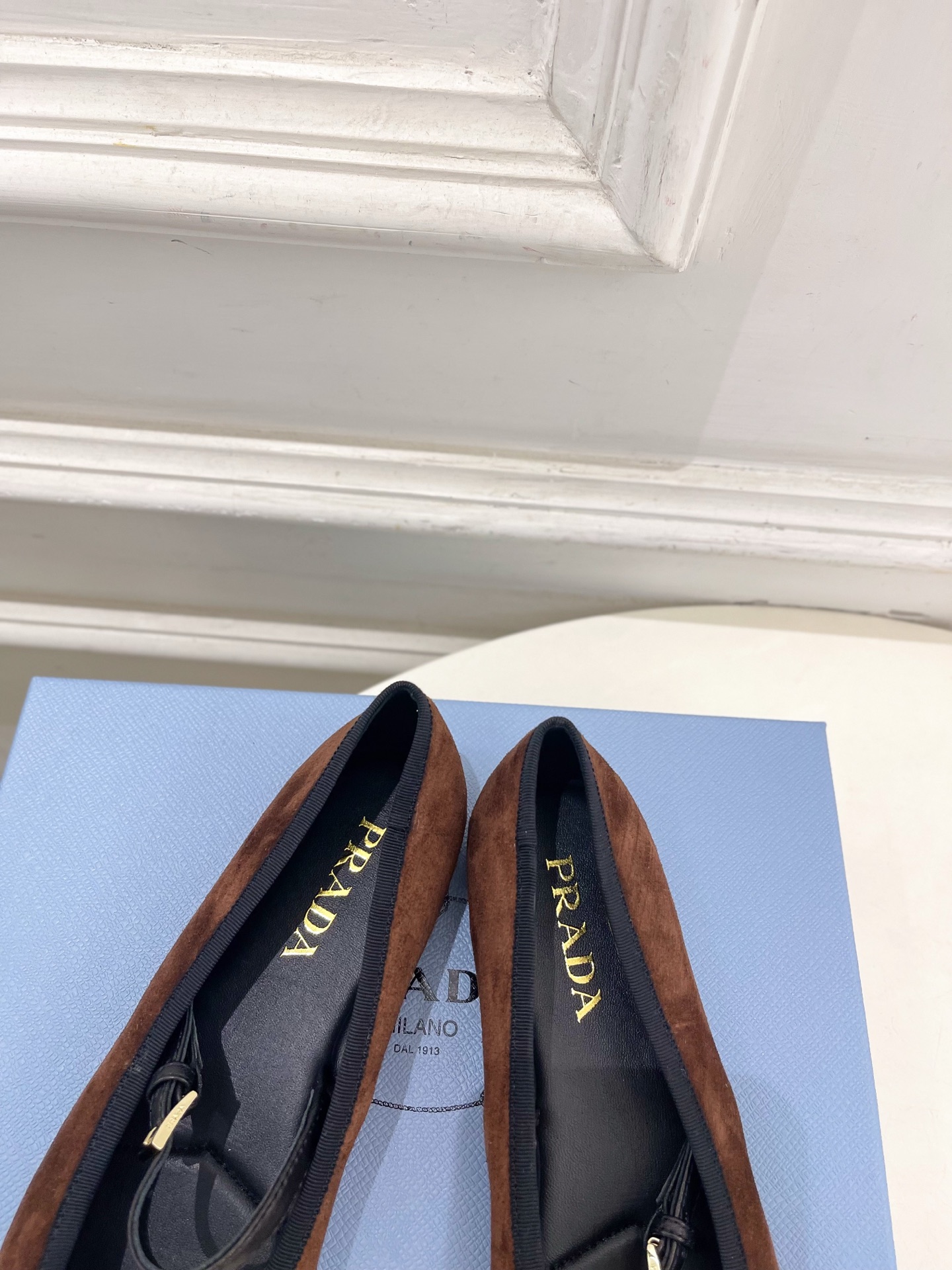 PRADA 普拉达  26𝐬𝐬 🌈2026春夏新品 专柜走秀款 三角标玛丽珍芭蕾鞋 系列〰鞋面：原版高定