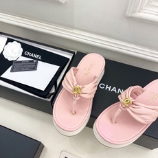 𝐂𝐇𝐀𝐍𝐄𝐋 | 小香 26𝐬𝐬 🦋2026 春夏新品 专柜经典走秀款 小香双C褶皱厚底人字拖鞋 𝐂𝐇𝐀𝐍𝐄𝐋 | 小香 26𝐬𝐬 🦋2026 春夏新品 专柜经典走秀款 小香双C褶皱厚底人字拖鞋