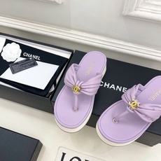 𝐂𝐇𝐀𝐍𝐄𝐋 | 小香 26𝐬𝐬 🦋2026 春夏新品 专柜经典走秀款 小香双C褶皱厚底人字拖鞋 𝐂𝐇𝐀𝐍𝐄𝐋 | 小香 26𝐬𝐬 🦋2026 春夏新品 专柜经典走秀款 小香双C褶皱厚底人字拖鞋