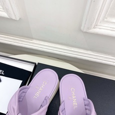𝐂𝐇𝐀𝐍𝐄𝐋 | 小香 26𝐬𝐬 🦋2026 春夏新品 专柜经典走秀款 小香双C褶皱厚底人字拖鞋 𝐂𝐇𝐀𝐍𝐄𝐋 | 小香 26𝐬𝐬 🦋2026 春夏新品 专柜经典走秀款 小香双C褶皱厚底人字拖鞋