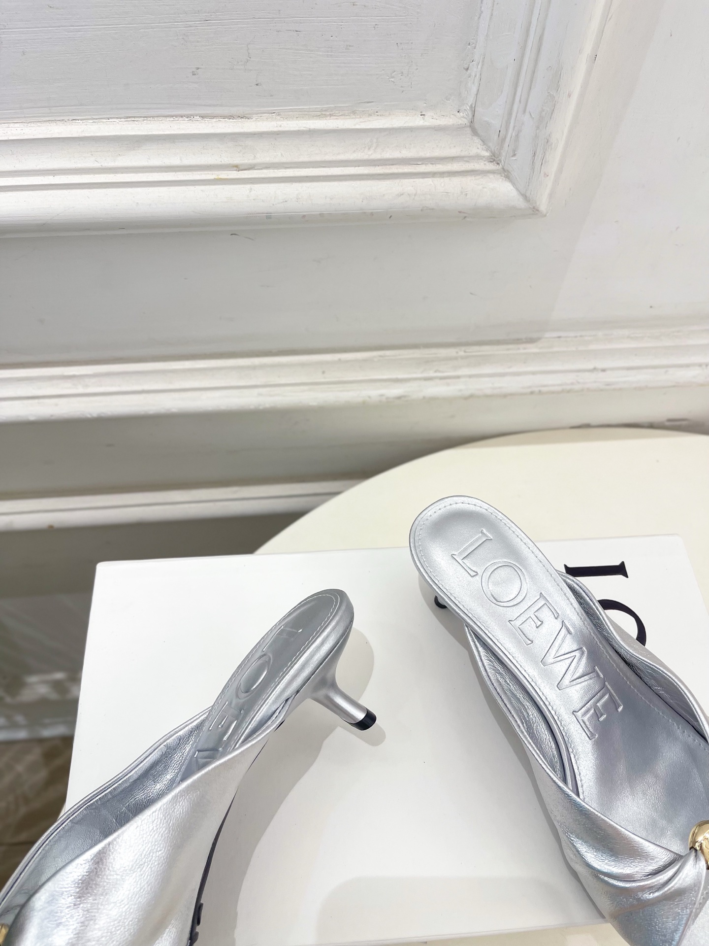 LOEWE 罗意威 2026春夏新品 Pebble小猫跟褶皱拖鞋—————————LOEWE作为这两年最