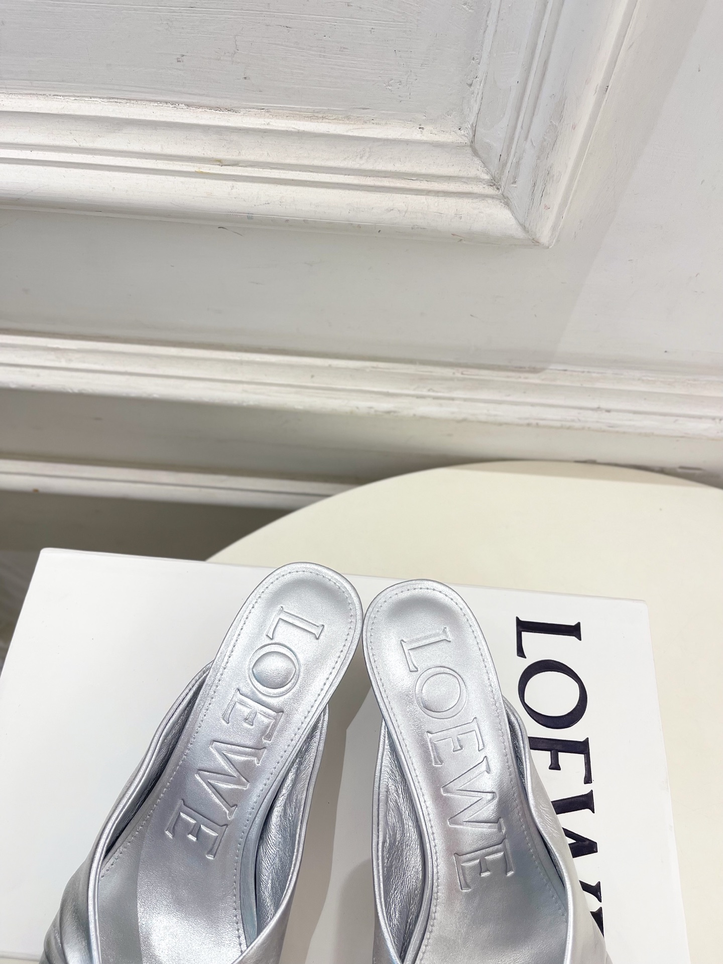 LOEWE 罗意威 2026春夏新品 Pebble小猫跟褶皱拖鞋—————————LOEWE作为这两年最