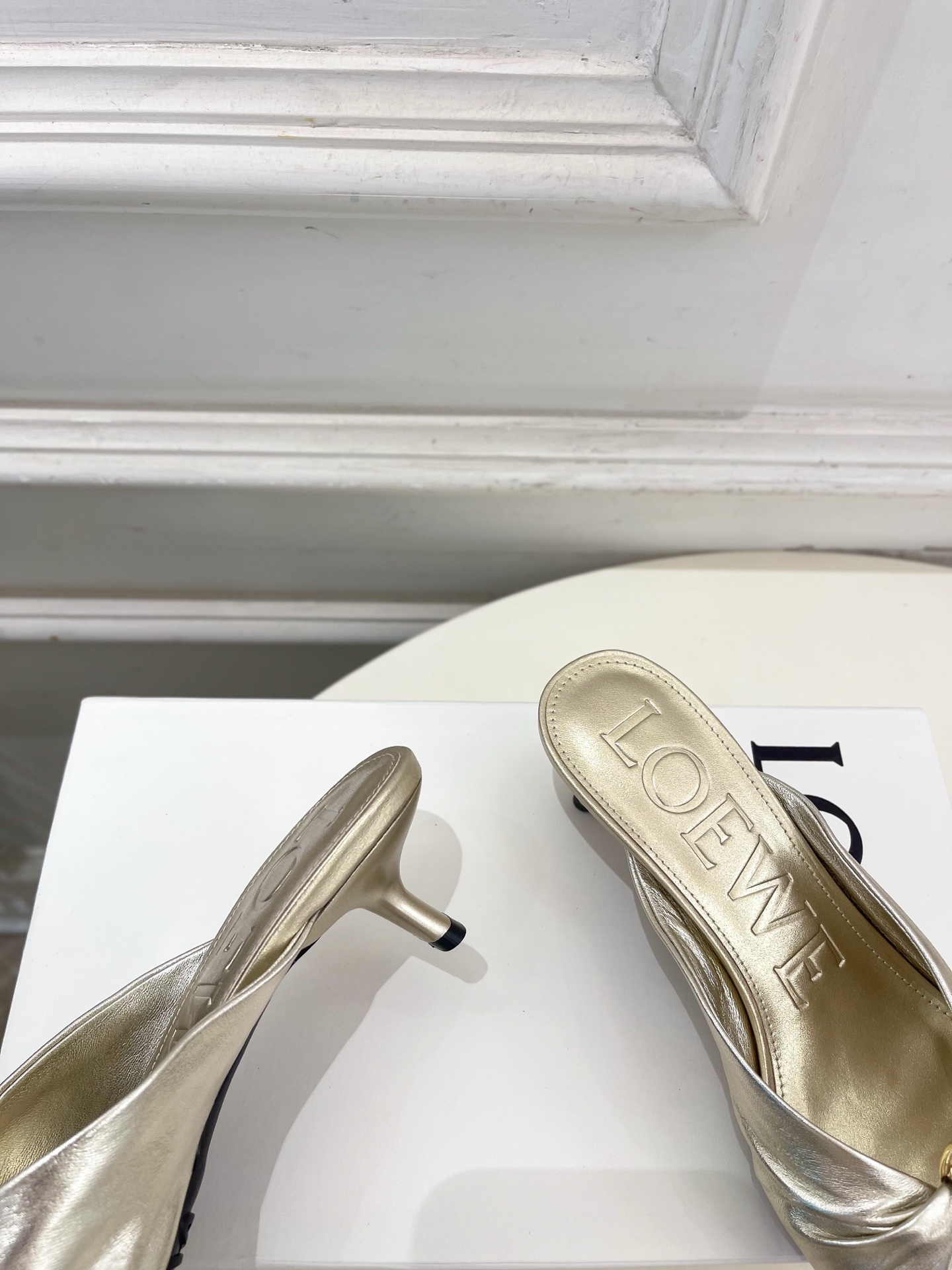LOEWE 罗意威 2026春夏新品 Pebble小猫跟褶皱拖鞋—————————LOEWE作为这两年最