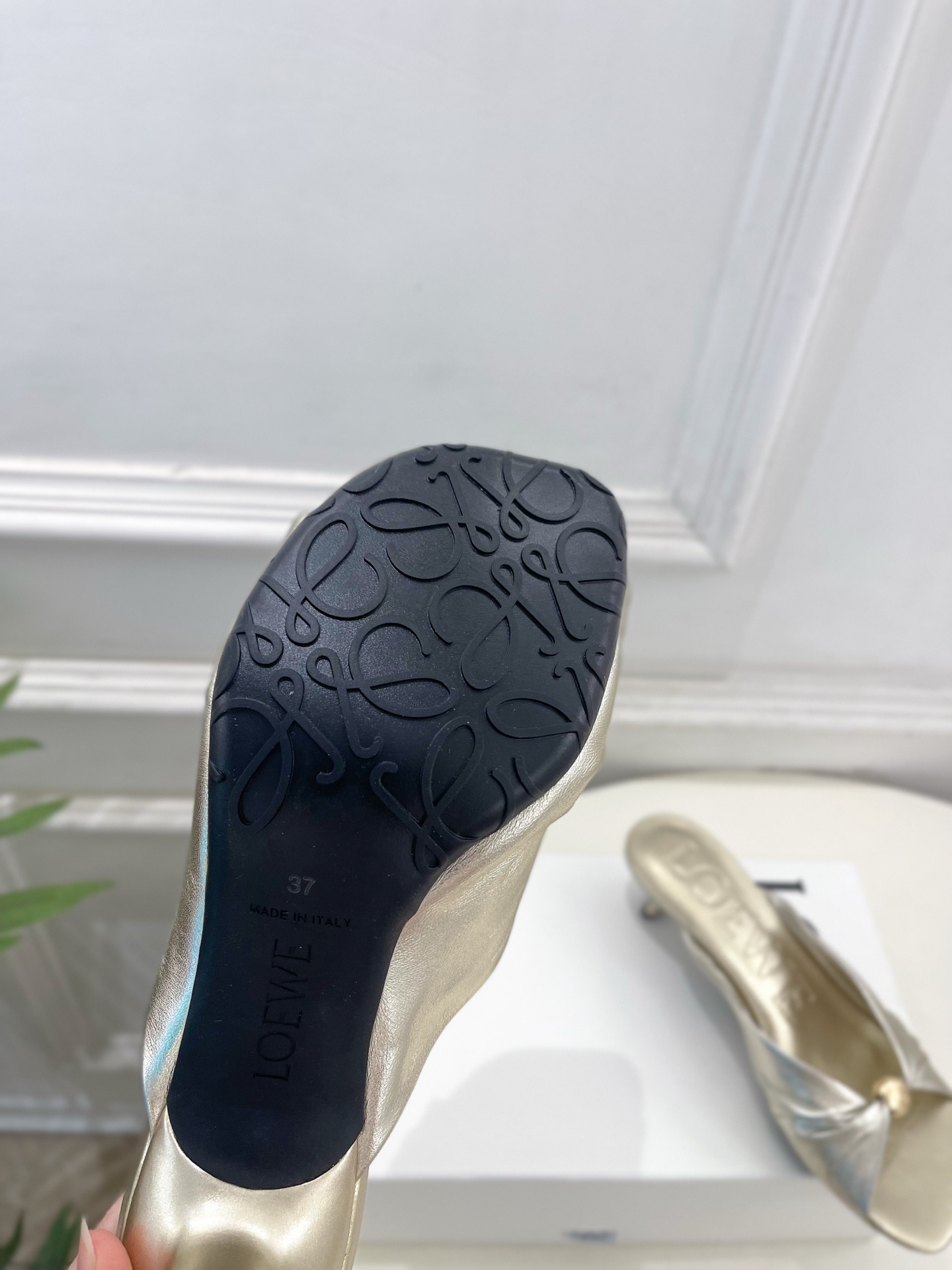 LOEWE 罗意威 2026春夏新品 Pebble小猫跟褶皱拖鞋—————————LOEWE作为这两年最