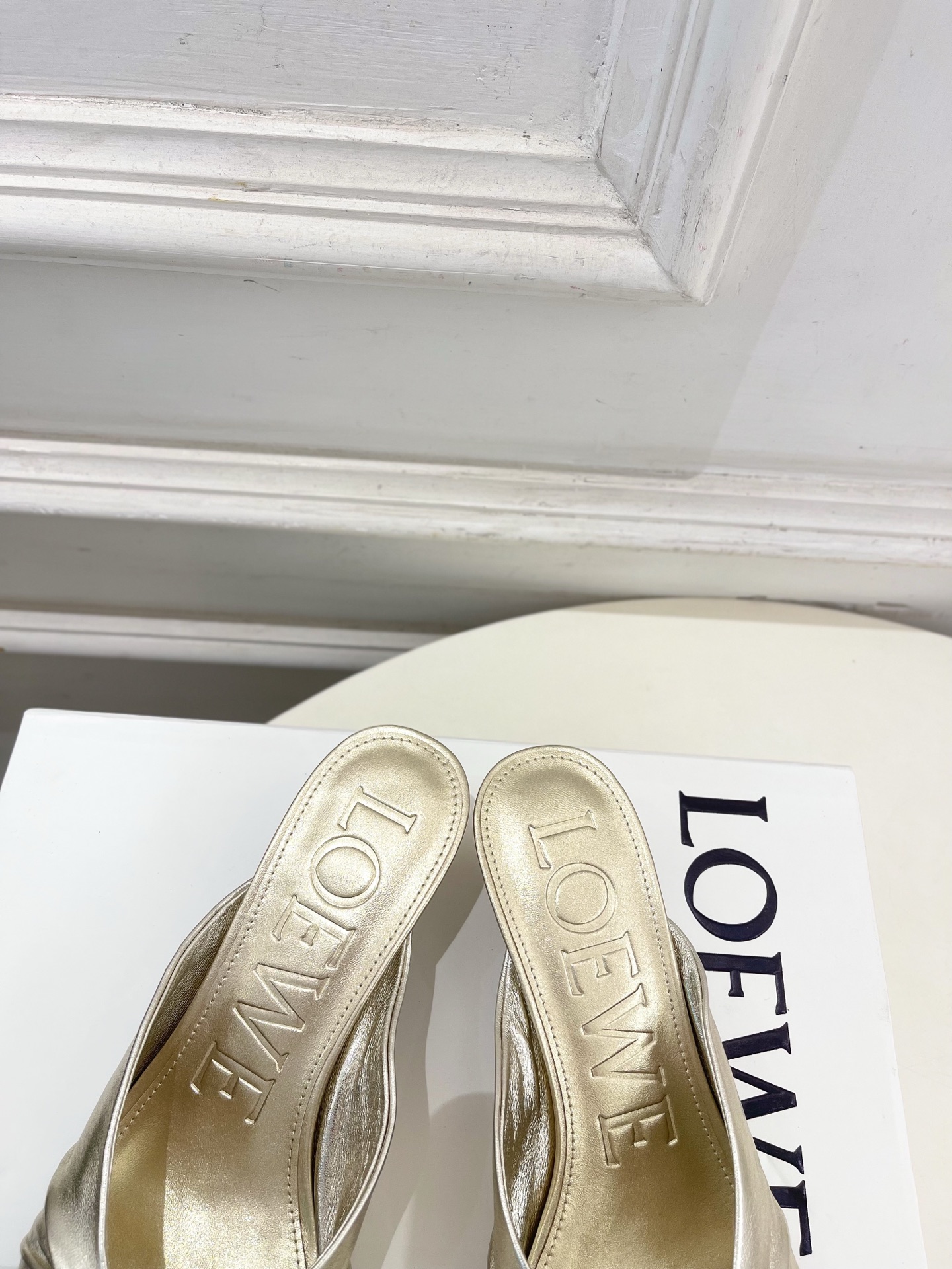 LOEWE 罗意威 2026春夏新品 Pebble小猫跟褶皱拖鞋—————————LOEWE作为这两年最