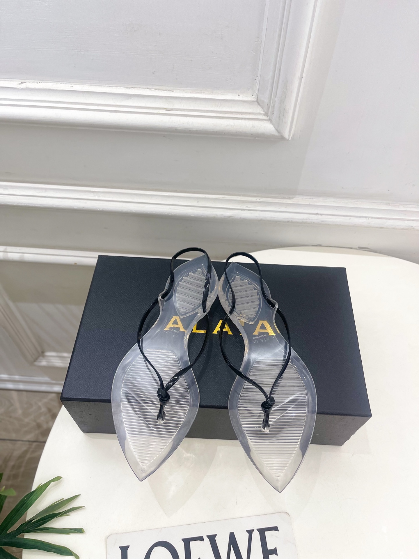 ALAÏA 阿莱亚26𝐬𝐬  2026春夏新品 秀场同款 最新果冻透明底细带夹胶人字拖鞋————————