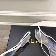 ALAÏA 阿莱亚26𝐬𝐬 2026春夏新品 秀场同款 最新果冻透明底细带夹胶人字拖鞋———————— ALAÏA 阿莱亚26𝐬𝐬 2026春夏新品 秀场同款 最新果冻透明底细带夹胶人字拖鞋————————