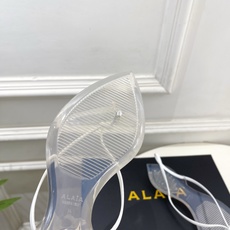 ALAÏA 阿莱亚26𝐬𝐬 2026春夏新品 秀场同款 最新果冻透明底细带夹胶人字拖鞋———————— ALAÏA 阿莱亚26𝐬𝐬 2026春夏新品 秀场同款 最新果冻透明底细带夹胶人字拖鞋————————
