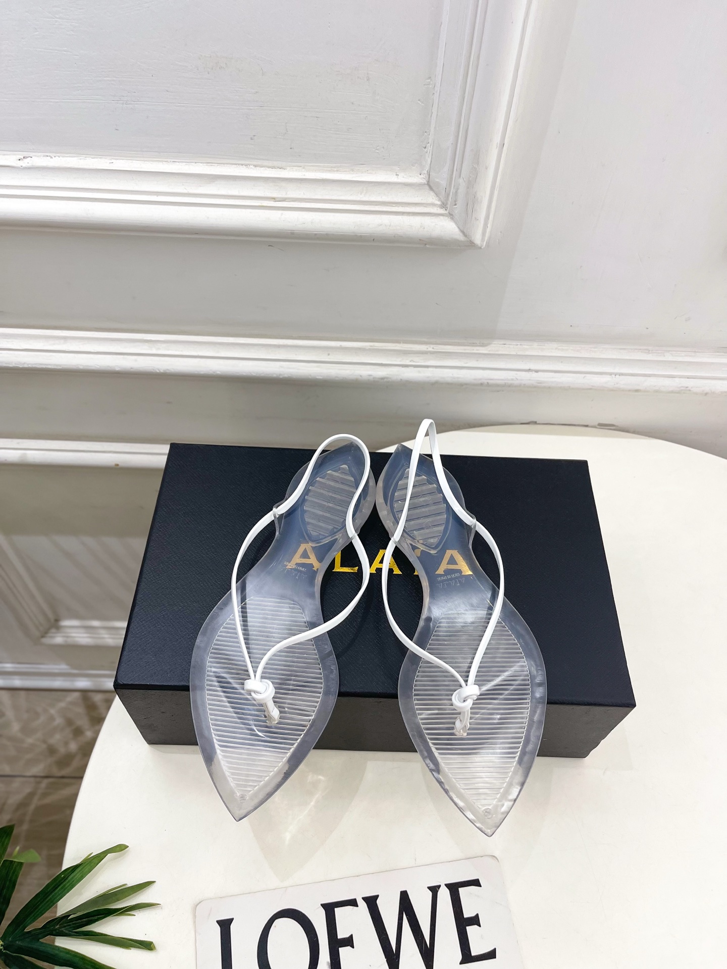 ALAÏA 阿莱亚26𝐬𝐬  2026春夏新品 秀场同款 最新果冻透明底细带夹胶人字拖鞋————————