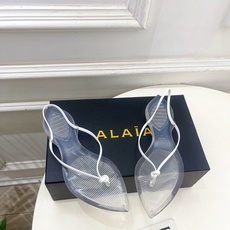 ALAÏA 阿莱亚26𝐬𝐬 2026春夏新品 秀场同款 最新果冻透明底细带夹胶人字拖鞋———————— ALAÏA 阿莱亚26𝐬𝐬 2026春夏新品 秀场同款 最新果冻透明底细带夹胶人字拖鞋————————