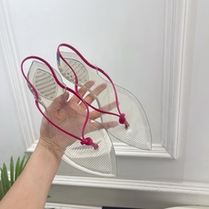 ALAÏA 阿莱亚26𝐬𝐬 2026春夏新品 秀场同款 最新果冻透明底细带夹胶人字拖鞋———————— ALAÏA 阿莱亚26𝐬𝐬 2026春夏新品 秀场同款 最新果冻透明底细带夹胶人字拖鞋————————