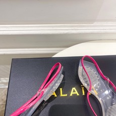 ALAÏA 阿莱亚26𝐬𝐬 2026春夏新品 秀场同款 最新果冻透明底细带夹胶人字拖鞋———————— ALAÏA 阿莱亚26𝐬𝐬 2026春夏新品 秀场同款 最新果冻透明底细带夹胶人字拖鞋————————