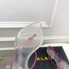 ALAÏA 阿莱亚26𝐬𝐬 2026春夏新品 秀场同款 最新果冻透明底细带夹胶人字拖鞋———————— ALAÏA 阿莱亚26𝐬𝐬 2026春夏新品 秀场同款 最新果冻透明底细带夹胶人字拖鞋————————