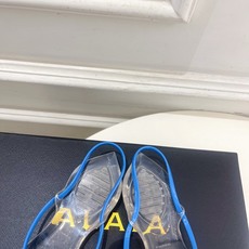 ALAÏA 阿莱亚26𝐬𝐬 2026春夏新品 秀场同款 最新果冻透明底细带夹胶人字拖鞋———————— ALAÏA 阿莱亚26𝐬𝐬 2026春夏新品 秀场同款 最新果冻透明底细带夹胶人字拖鞋————————